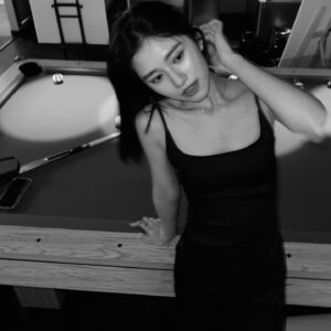 Lilian Zhang Instagram - 一張黑白