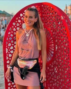 Liliana Santos Instagram - About last night! 🤎🩷🤎🩷🤎

#portugal #costadacaparica #girlsnight #girlsnightout #beachparty