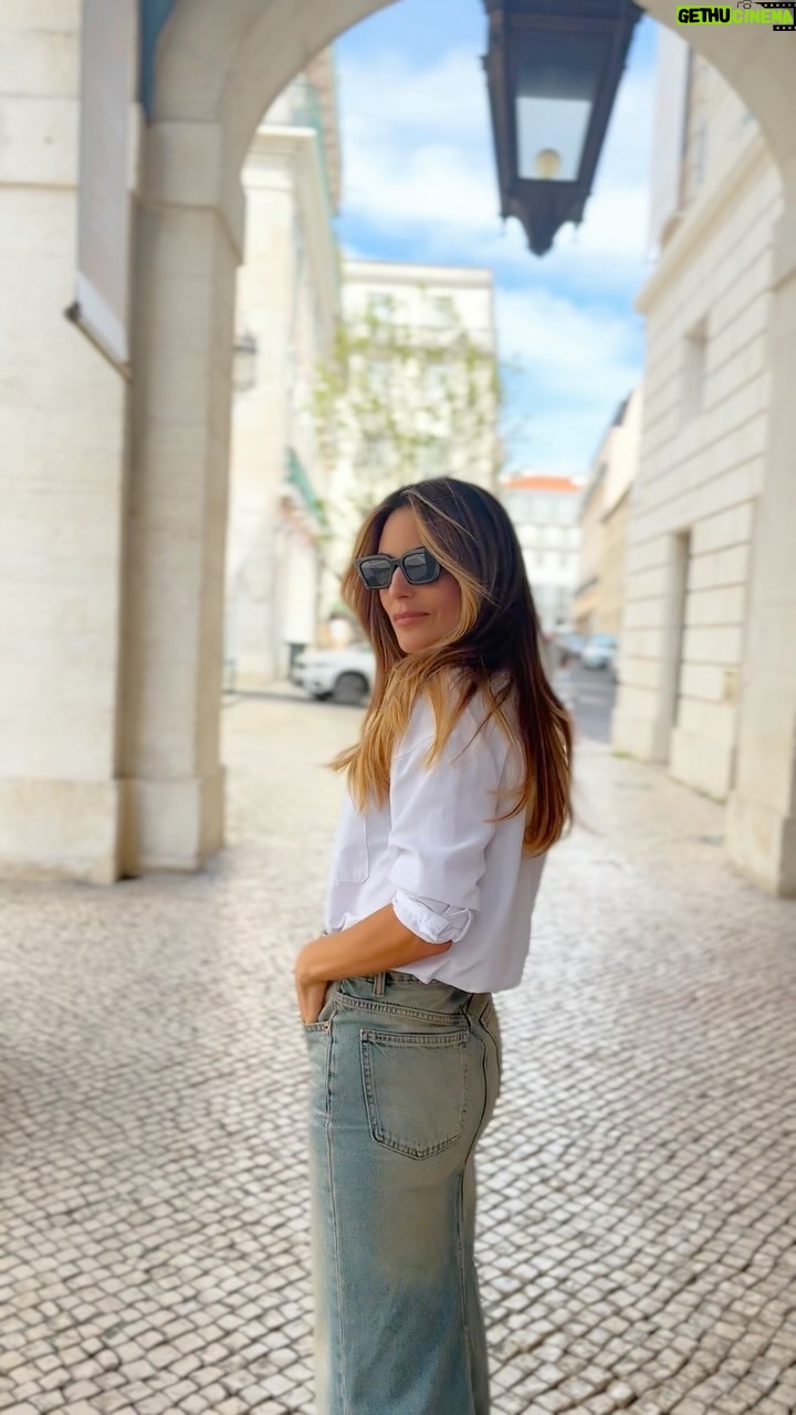 Liliana Santos Instagram - Mudanças são necessárias. E hoje fui até ao @chiadostudio para cortar, fazer balayage, hidratar, pentear e tudo e tudo! 🥰 só para dizer hoje estou me a sentir 💥 Ahahahahah @claudiopachecohairstylist I love you , you rock baby! #hair #chiadostudio #claudiopacheco #balayage #cut #summerhair #summerhaircolor #summerhairgoals