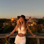 Liliana Santos Instagram - Puesta de sol ✨✨✨✨ #sunset #goldenhour #mexico🇲🇽 #tulum #azulik #azuliktulum
