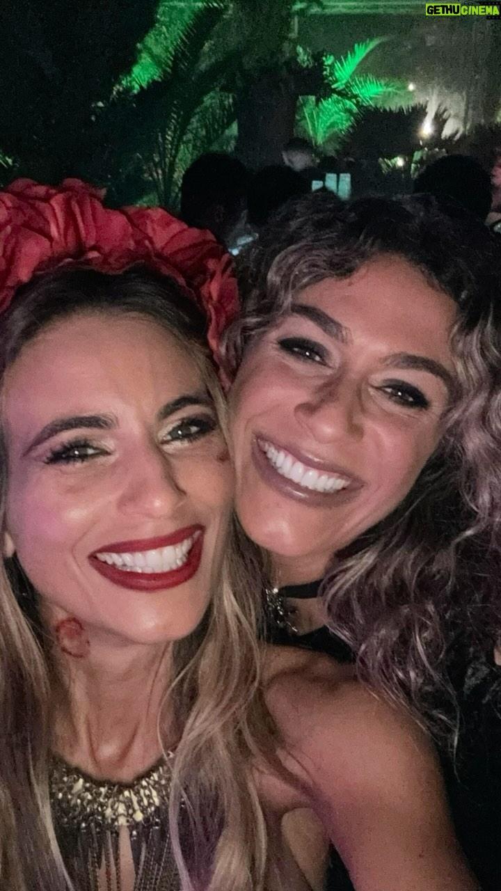Liliana Santos Instagram - A Amizade nada tem que ver com o tempo e tu és a prova disso. E tantas memórias que já colecionamos juntas…Chegaste e vieste para ficar e ainda bem! Parabéns meu furacão! 🩷 A D O R O- T E! #hbd #letscelebrate #loveyou #friendshipgoals