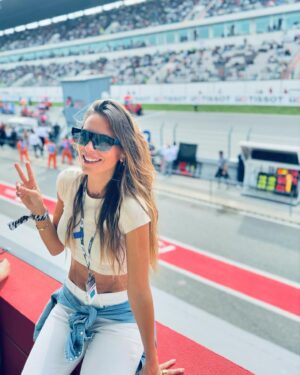 Liliana Santos Instagram - E a sensação que isto é ao vivo!!! Muito power! 💥

@motogp #moto #race #algarve #portimao