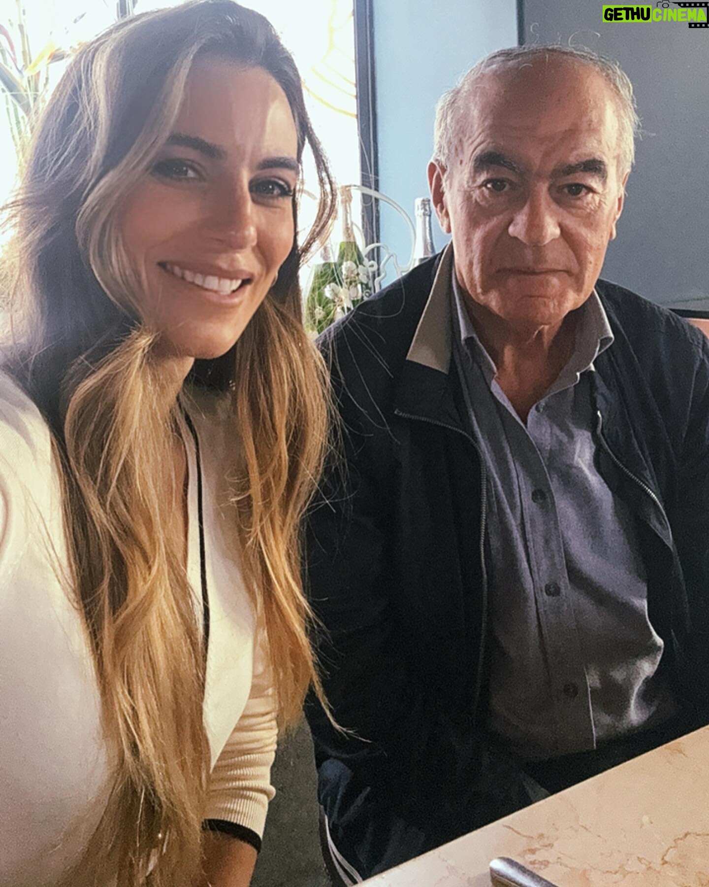 Liliana Santos Instagram - Feliz dia do pai a todos os pais!!! Hoje o almoço foi num restaurante muito especial, @k.o.b_byolivier, para celebrarmos este dia, com o papi mais divertido e bem disposto! 🩷 #family #familytime #fathersday #father #lunch #kob #byolivier