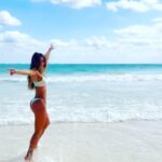 Liliana Santos Instagram - Primeiro dia de trezentos e sessenta e seis! Feliz! Vamos juntos?! Bem-vindo 2024💫 #tulum #beach #ny #2024 #mexicolindo