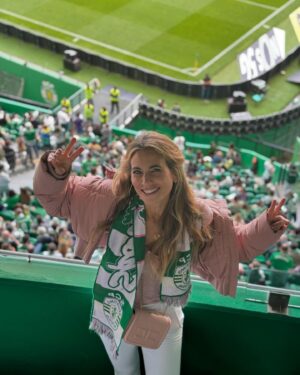 Liliana Santos Instagram - Que sensação que foi presenciar este momento! O nosso @sportingcp!! Campeões!!!!💚🦁 💚

#campeoes #scp  @ligaportugal @betclicportugal #ligaportugalbetclic