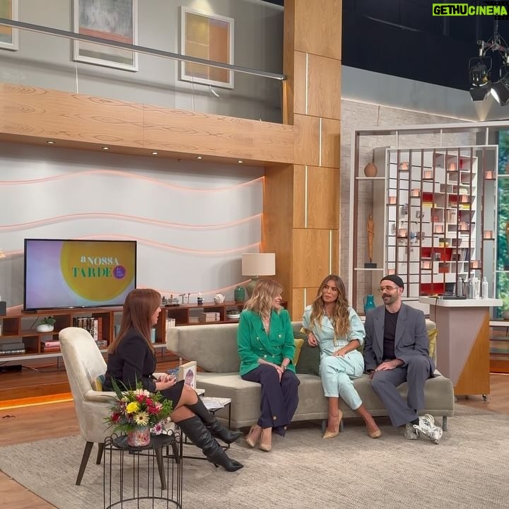 Liliana Santos Instagram - Hoje fomos ao @anossatarde.rtp para falarmos com a nossa querida @taniaribas sobre o projeto Love cut❤️ no dia 25 de Fevereiro podem até ao @chiadostudio virar o vosso cabelo por apenas 10€, valor esse que reverterá na totalidade para a @fundacaooseculo #cutyourhair #shareyourlove #fevereiro #tv