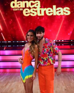 Liliana Santos Instagram - Magica e única, foi assim a primeira Gala do @dancatvi ! Quero saber quem viu, se gostaram e se votaram! 🥰😜 E o desafio vai continuar não é @de_courinha? Segunda já vamos começar a preparar a próxima Gala. Fiquem atentos que vou manter vos a par de quase tudo!! OBRIGADA 🩷 #dancacomasestrelas #tvi #show #dancer #danielcourinha #dance #chachacha