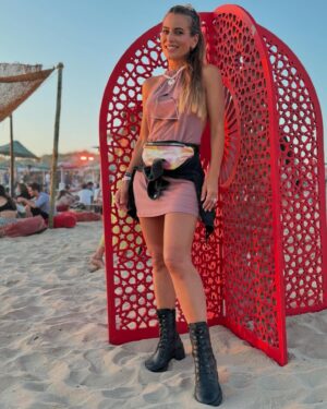 Liliana Santos Instagram - About last night! 🤎🩷🤎🩷🤎

#portugal #costadacaparica #girlsnight #girlsnightout #beachparty
