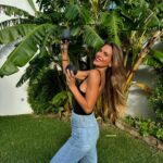 Liliana Santos Instagram - ❤️‍🔥❤️‍🔥❤️‍🔥 𝐆𝐈𝐕𝐄𝐀𝐖𝐀𝐘 ❤️‍🔥❤️‍🔥❤️‍🔥 Este ano o Amor vem a dobrar! Digam me se há coisa mais romântica do que ouvir a vossa música preferida, com a vossa pessoa preferida em qualquer lugar! Num jantar, numa praia, num passeio ou a ver as estrelas…. Por isso Preparei-vos o melhor giveaway para este dia de S. Valentim!! Eu e a @sony.portugal temos esta oferta incrível! Duas colunas SRS-XB100 resistente à água, com 16h de autonomia e super portátil! Acho que não vão querer perder esta oportunidade! 😍 Para participar só têm que: 1- Seguir @lilianasantos e fazer gosto nesta publicação 2- Seguir @sony.portugal 3- Identificar 1 pessoa nos comentários. Podem participar as vezes que quiserem, até dia 19 de fevereiro às 12h, desde que identifiquem sempre pessoas diferentes. Boa sorte! 🥰 #giveaway #sony #valentine