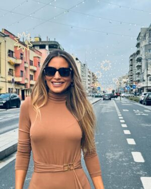 Liliana Santos Instagram - Na @sunglasshut vais poder encontrar os óculos perfeitos para a estação mais vibrante do ano! 🎄🌟☃️❄️Se ainda não sabes o que oferecer (ou pedir ao Pai Natal), fica a dica!😘

#ShadesOfHoliday #SunglassHutStyle
Ad #xmas #sunglasses