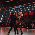 Liliana Santos Instagram - Leve e intensa, como a vida tem de ser. Leve e intensa. Assim caraterizo a nossa dança de ontem, o quickstep. Agradeço a ti @de_courinha por tanto em tão pouco tempo. Ontem fiquei sem palavras mas o meu coração estava cheio 🤍 Obrigada também a vocês, pelas vossas mensagens, pelo vosso carinho e claro, pelos votos 🥰 Ph: @duque.maia ❤️ #tvi #tvshow #dancacomasestrelas #dance #quickstep #obrigada