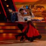Liliana Santos Instagram – …Dançar…..É quando a alma usa o corpo como instrumento..entrega se ao momento e ao ritmo. É falar sem nada dizer. É estar entregue e entregar o próprio controle. É ter um momento só nosso…inteiramente nosso. Longe do pensamento e mais perto da libertação. 

Feliz dia mundial da dança 🤍

🕺🏼 @de_courinha 

#diamundialdadanca #danca #dancar #chachacha #quickstep #pasodoble