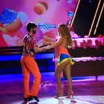 Liliana Santos Instagram - Foi mais uma semana em cheio! Cheia de uma nova coreografia, novos ritmos, novas posturas, uma nova aprendizagem… é só tenho a dizer: tão boooom!!!! Deixo vos aqui mais umas fotos da gala passada com o meu par 🧡 @de_courinha Amanhã estamos juntos às 21h30 na @tvioficial ? 😜 VOTEM 761 200 210 para continuarem a ver-nos por lá! 🥰 #dancacomasestrelas #tvi #tvioficial #dance #tvshow
