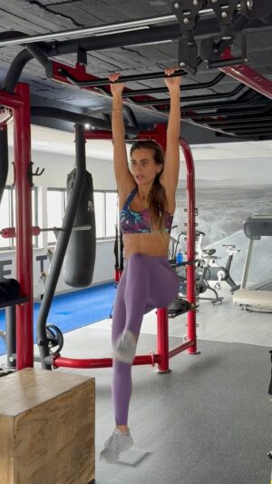 Liliana Santos Instagram - Playground Time 🙌🏼

#gym #workout #workoutmotivation #playground #workyourbody #workyourmind