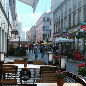 Lilly Aspell Instagram - Wednesdays are for wandering around Warsaw 💫💖