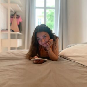 Lilly Aspell Instagram - Daydreaming on my day off #daydreamer #actress #dayoff #restday #happiness #ambition
