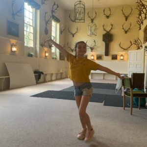 Lilly Aspell Instagram - Some behind the scenes photos filming Pursuit of Love with the incredible @emortimer * Fun fact I also stunt doubled as a blonde girl on a horse and got to play with the cutest little mouse. We filmed at Badminton house where I go every year to watch the horse trials. How lucky I am to meet and work with such talented people.  @the_devilshorsemen @clairewilliamsmua @jadewinterton 
#blessed #friends #memories #filmmaking #bts #actress #livingmybestlife #stuntgirl