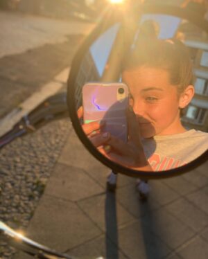 Lilly Aspell Instagram - Sunsets in Berlin 🌅💓
Happy Monday everyone :) #lillyaspell #berlin #love #sunset