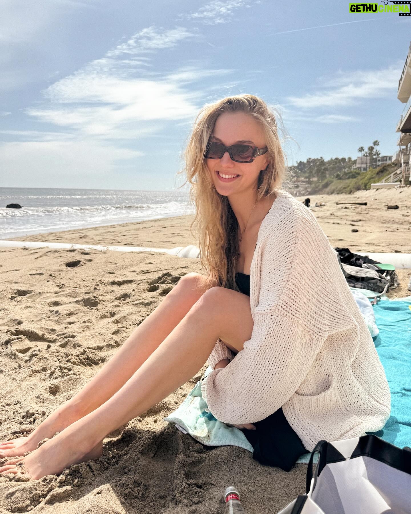 Lilly Krug - 5.8K Likes - I jumped into the freezing water and I’m proud. Perfect first dip of the year.