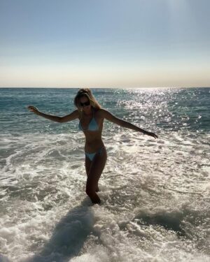 Lilly Krug Instagram - Didn’t see the wave coming