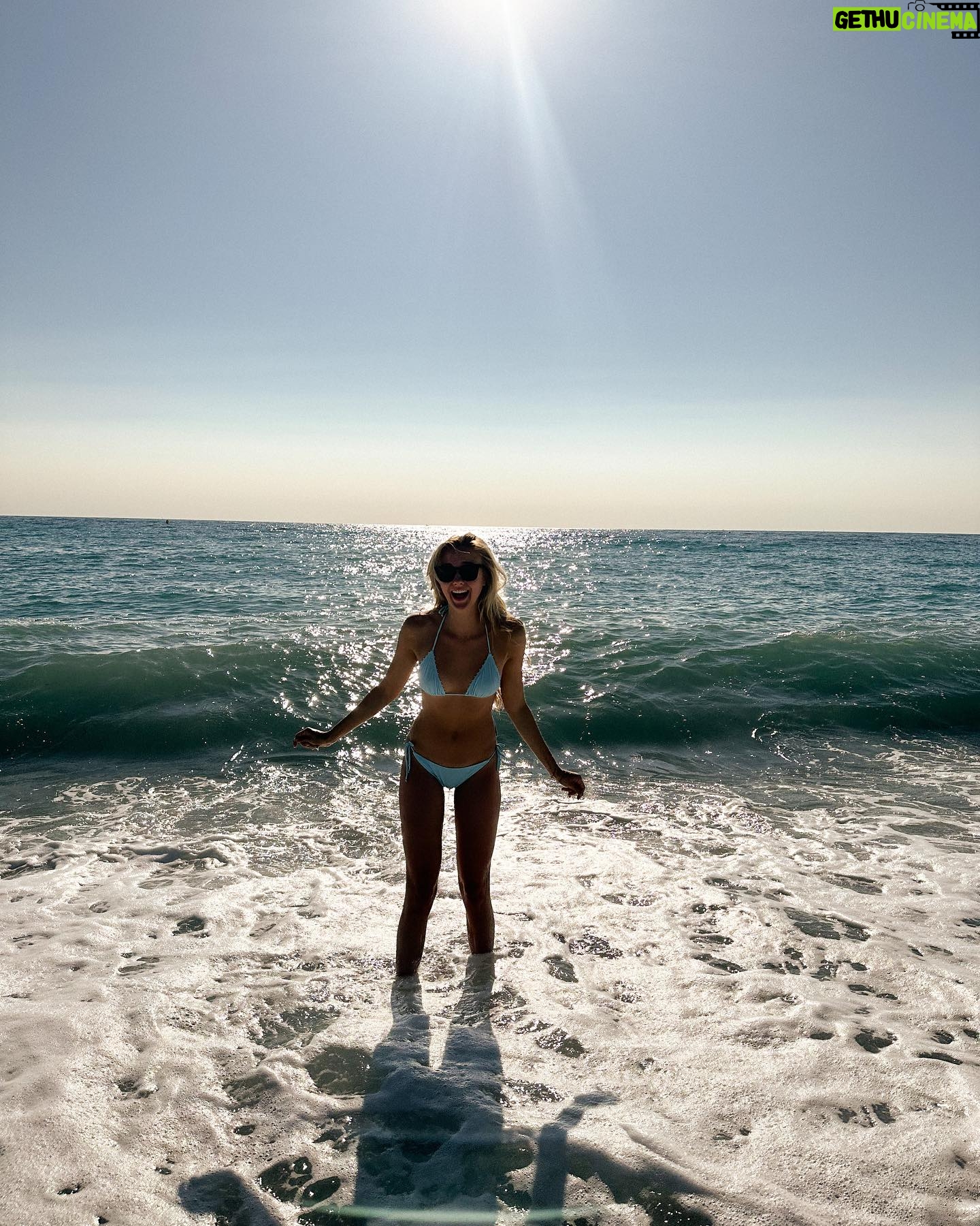 Lilly Krug - 6.4K Likes - Didn’t see the wave coming