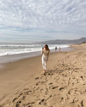 Lilly Krug Instagram - I’ve felt so much love over the holidays and am so grateful for my life. I started doing a gratitude practice and over time I’m becoming more present to savor the small moments of joy. Someone the ocean also makes me feel so free. Anyways, back in Romania now to continue shooting