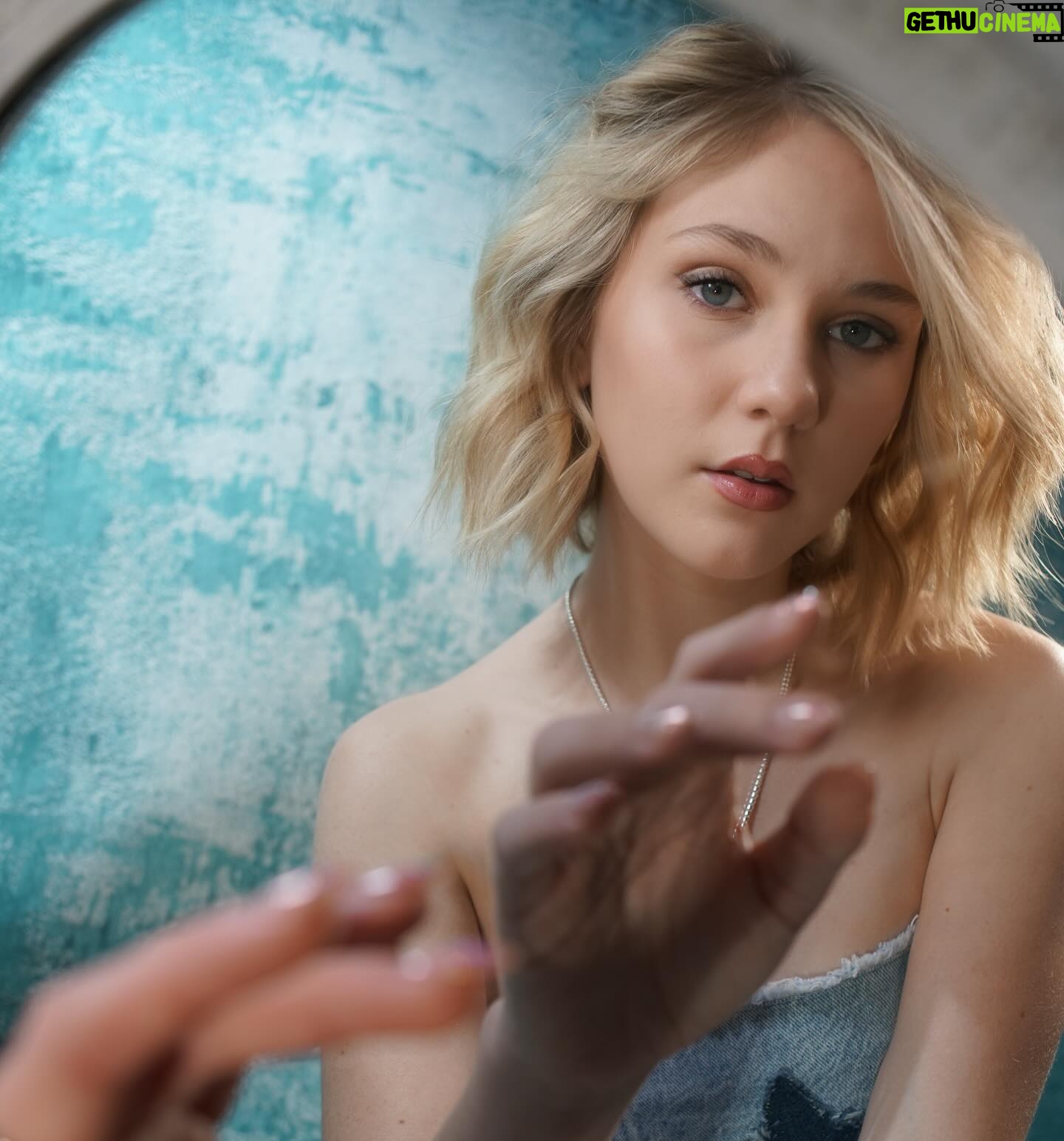 Lily Brooks O'Briant Instagram - 🎶 ‘Pinky Promise’ is out now! This song poured out of us in just 3 hours - a whirlwind of emotion and melody, all thanks my incredible co-writer/producer @mirahousey. It’s about promises made and broken, something I felt deeply recently. To everyone who’s ever had their heart played with, this one’s for you. 💔🤞 • • #singer #singersongwriter #music #newsong #pinkypromise #brokenpromises #newartist #newmusic @mirahousey @lo.photographic @ja.photographic #gostream #stream #outnow #explore #explorepage
