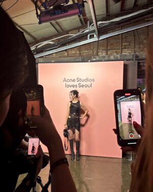 Lim Kim Instagram - @acnestudios beautiful night🖤🖤🖤🥀🥀🥀✨✨✨