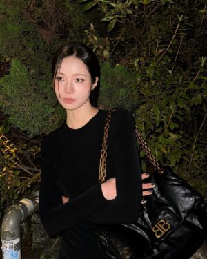 Lim Kim Instagram - @balenciaga 🖤🪩