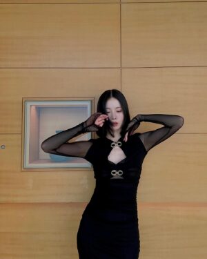 Lim Kim Instagram - Thank you @farfetch for inviting me to private showroom last night🖤🍸
#yourCHOICEyourFARFETCH #AD