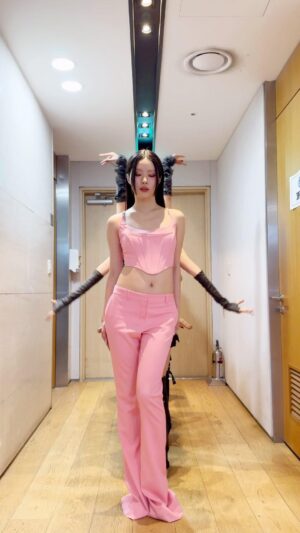 Lim Kim Instagram - LIM KIM X 1MILLION 릴레이댄스👯‍♀️💕 @1million_swf 
#림킴 #레디 #도희 #에이미 #하리무 #리아킴 #원밀리언 #궁챌린지 #ULTchallenge
