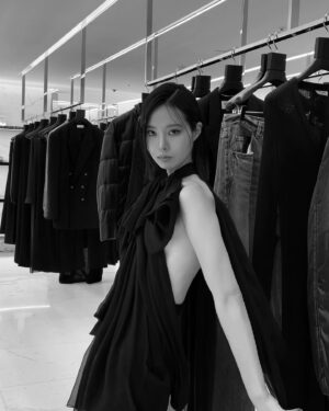 Lim Kim Instagram - @ysl @friezeofficial 🖤