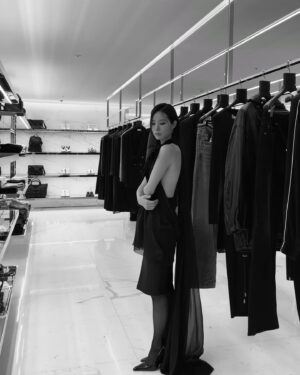 Lim Kim Instagram - @ysl @friezeofficial 🖤