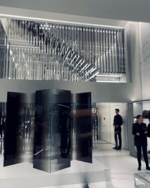 Lim Kim Instagram - @ysl @friezeofficial 🖤