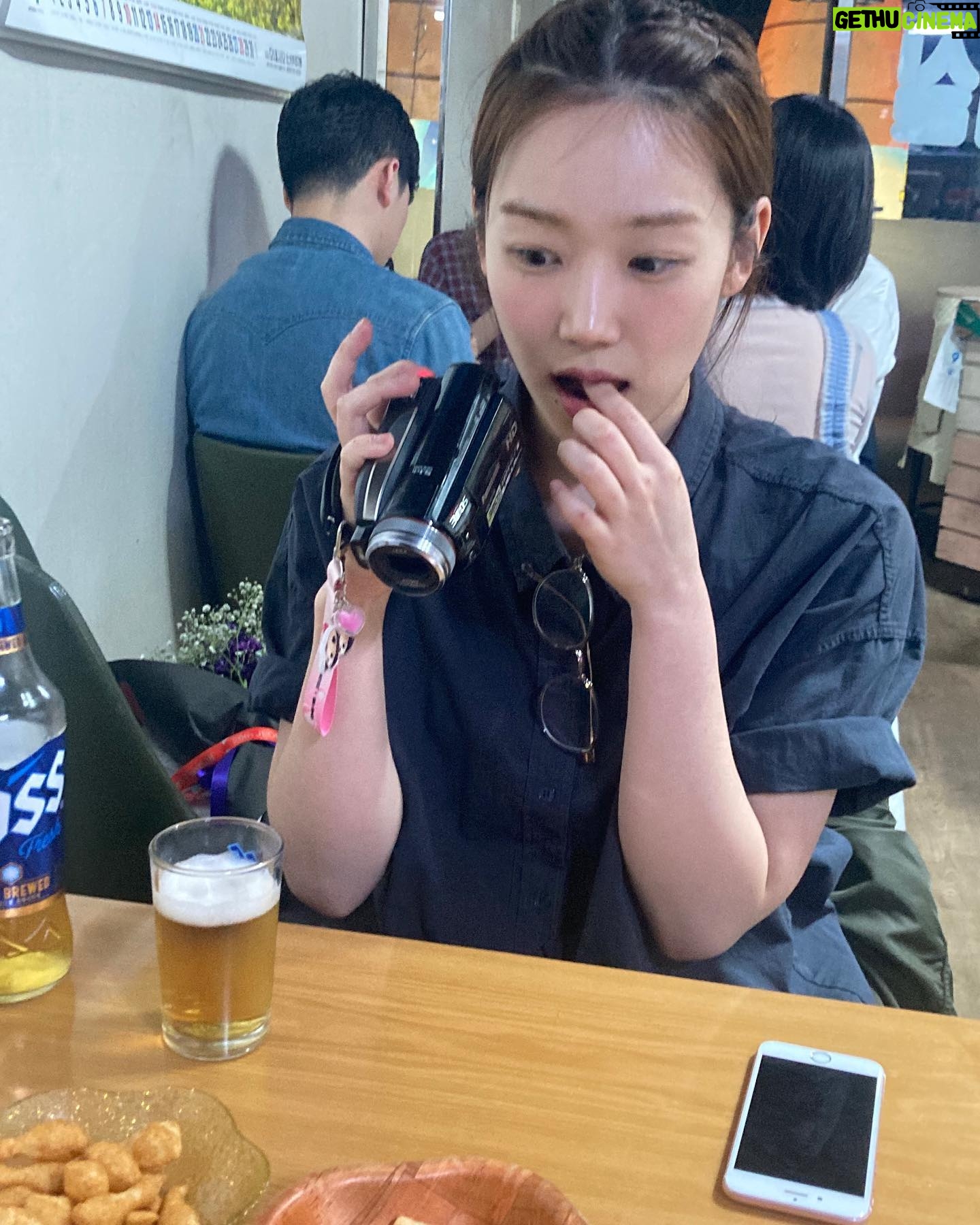 Lim Yu-bin - 2.8K Likes - 기환과 전주영화제..귀하다 귀해..선민감독님께 무한한영광을..🪩 첫 날은 열심히 먹으러 다녔다 =(^.^)=ㅋ버텨준 다리야 고마워 #전주영화제#하나의장례식과둘의졸업식