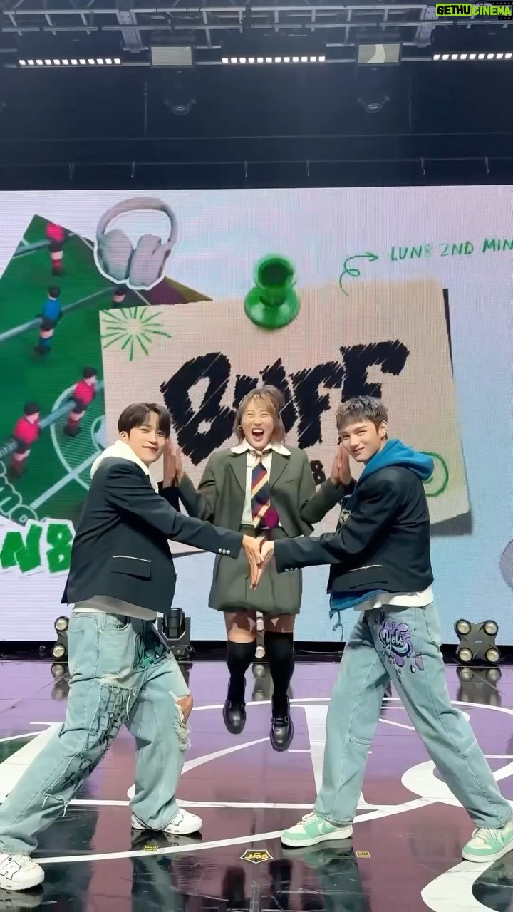 Lim La-la Instagram - 장신돌 루네이트 사이에서 신난 MC라라 찐광대 챌린지ㅋㅋㅋㅋㅋ😆 #엔조이커플 #임라라 #루네이트 #LUN8 #BUFF #SUPERPOWER #준우 #지은호