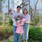 Lim La-la Instagram - 축🎉 여러분! 오늘 저희 결혼 1주년🥳 🎀엔조이커플 결혼 기념일🎀 이에요!!! 벌써 1주년이라니 너무 충격🥹 오늘 5월 21일은 가정의 달 5월에  둘이서 하나가 된다는 의미에서 부부의 날이기도 하대요!! 💑 행복하게 만드는 컨텐츠 앞으로도 많이 보여드릴게요❤️! 감사합니다🙏 Today is our couple’s 1st wedding anniversary. It's the day the two became one. Thank you for joining us❤️ #엔조이커플 #손민수 #임라라 #결혼 #1주년 #벌써일년 #1stanniversary