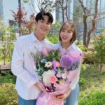 Lim La-la Instagram - 축🎉 여러분! 오늘 저희 결혼 1주년🥳 🎀엔조이커플 결혼 기념일🎀 이에요!!! 벌써 1주년이라니 너무 충격🥹 오늘 5월 21일은 가정의 달 5월에  둘이서 하나가 된다는 의미에서 부부의 날이기도 하대요!! 💑 행복하게 만드는 컨텐츠 앞으로도 많이 보여드릴게요❤️! 감사합니다🙏 Today is our couple’s 1st wedding anniversary. It's the day the two became one. Thank you for joining us❤️ #엔조이커플 #손민수 #임라라 #결혼 #1주년 #벌써일년 #1stanniversary