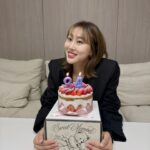 Lim La-la Instagram - 생일 축하해주신분들 정말 고맙습니다🙏 늘 옆에 있어주는 남편 그리고 변우석님 특히 감사드립니다❤️ #엔조이커플 #임라라 #생일축하 #만35살인데만나이헷갈려서34로찍은거실화냐