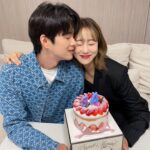 Lim La-la Instagram - 생일 축하해주신분들 정말 고맙습니다🙏 늘 옆에 있어주는 남편 그리고 변우석님 특히 감사드립니다❤️ #엔조이커플 #임라라 #생일축하 #만35살인데만나이헷갈려서34로찍은거실화냐