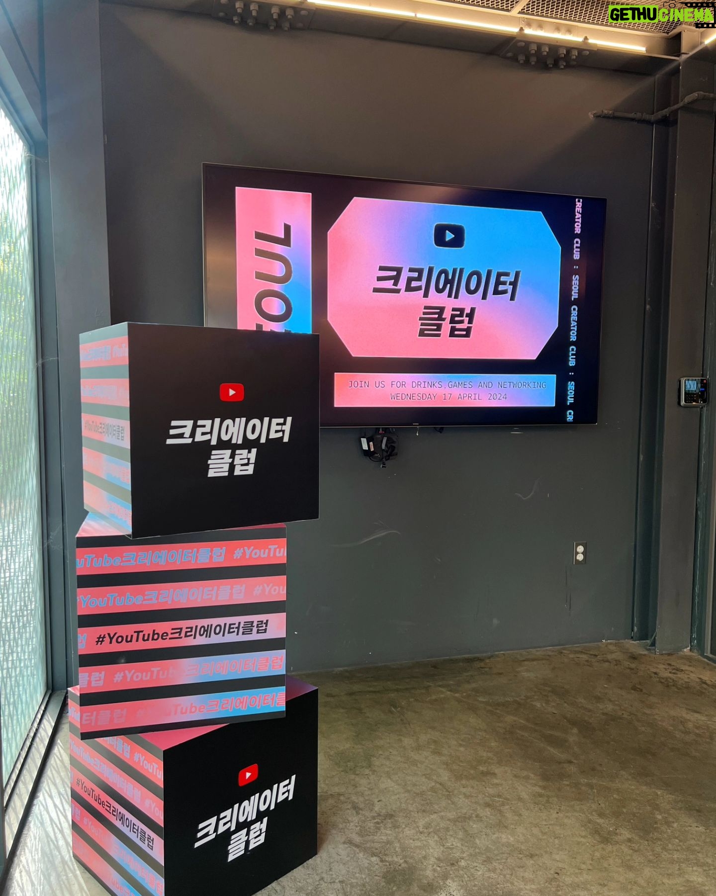 Lim La-la Instagram - 감사한 기회로 유튜브에서 여성크리에이터들에게 번아웃 극복법과 롱런하는법에 대해서 이야기해주는 시간을 갖고 왔는데요~!! 솔직히 고백하자면 제가 이야기했던것들 저도 잘 안되어서 계속 노력중인것같아요~!😭😭 1. 나와의 적당한 거리감 갖는법 2. 결과보다는 과정에 집중하기 그래도 7년이라는 긴 시간동안 쉬지 않고 달려온 제 시간도 돌아보고 참여해주신 다른 크리에이터들께서 도움 많이됐다고 전해준 따뜻한 위로 덕분에 행복한 하루였습니다😍 Thank U🩷 @youtubecreatorskorea #유튜브 #youtubecreatorskorea #크리에이터클럽 #강연자 #엔조이커플 #임라라