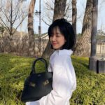 Lim Soo-jung Instagram - 🖤☀️🍀 @Ferragamo #FerragamoHugBag #페라가모