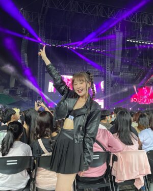 Lin Hana Instagram - 人生圓滿惹💗💗💗💗💗
雞皮疙瘩加眼淚忍不住尖叫聲最大大大大！
但票價跟看到人的大小
跟台北的自助餐一樣
吃一個寂寞
吃完好空虛🥲🥲🥲
明天好想再看一場RRRR

#子珊穿搭
外套裙子 @space.picnic 
內衣 @calvinklein 
指甲 @molanail 
我愛珍妮我愛珍妮我愛珍妮 @jennierubyjane  我愛珍妮我愛珍妮๑⃙⃘´༥`๑⃙⃘๑⃙⃘´༥`๑⃙⃘๑⃙⃘´༥`๑⃙⃘๑⃙⃘´༥`๑⃙⃘๑⃙⃘´༥`๑⃙⃘๑⃙⃘´༥`๑⃙⃘。° 。🎀🌹🎀・。° 。🎀🌹🎀・。° 。🎀🌹🎀・。° 。💙 ⋰ 💙 ⋱ 💙⋰ 💙 ⋱ 💙(✌︎ -͈᷅‎ ⌄ -͈᷄) ﾃﾞｷﾀ♡⃛

#ootdfashion#style#穿搭日常分享
#ootd#wiwt#ootdfashion#穿搭日常