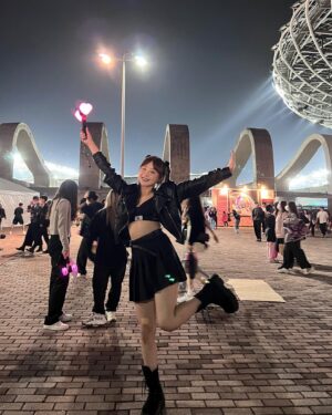 Lin Hana Instagram - 人生圓滿惹💗💗💗💗💗
雞皮疙瘩加眼淚忍不住尖叫聲最大大大大！
但票價跟看到人的大小
跟台北的自助餐一樣
吃一個寂寞
吃完好空虛🥲🥲🥲
明天好想再看一場RRRR

#子珊穿搭
外套裙子 @space.picnic 
內衣 @calvinklein 
指甲 @molanail 
我愛珍妮我愛珍妮我愛珍妮 @jennierubyjane  我愛珍妮我愛珍妮๑⃙⃘´༥`๑⃙⃘๑⃙⃘´༥`๑⃙⃘๑⃙⃘´༥`๑⃙⃘๑⃙⃘´༥`๑⃙⃘๑⃙⃘´༥`๑⃙⃘๑⃙⃘´༥`๑⃙⃘。° 。🎀🌹🎀・。° 。🎀🌹🎀・。° 。🎀🌹🎀・。° 。💙 ⋰ 💙 ⋱ 💙⋰ 💙 ⋱ 💙(✌︎ -͈᷅‎ ⌄ -͈᷄) ﾃﾞｷﾀ♡⃛

#ootdfashion#style#穿搭日常分享
#ootd#wiwt#ootdfashion#穿搭日常