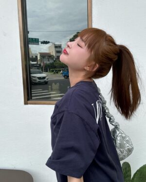 Lin Hana Instagram - 上次跟大家分享的鳳凰🐦‍🔥🐦‍🔥一個月後的before/after
每個人看完都超！級！心！動！的！真的非常推薦！
😝這篇是三個月後惹😝
朋友已經約這個禮拜打完了！除了痛，忍忍就過了！
先打就先漂亮囉寶寶綿😝
雖然價錢不便宜，不過一般人如果沒有像模特兒每天要拍照表情喜怒哀樂做個三千回以上外加外拍艷陽曬的！可以撐個1.5～2年是非常划算的療程喔！隨著膠原蛋白增生，大約三到六個月效果會最明顯！
可以給大家參考！我自己大約一個月就蠻有感的😁鳳凰老手4我🤪
除了輪廓線加強，年紀增長脖紋也不會給你少長，人家說看年紀就看脖子！ok～～醫生麻煩也幫我加強一下脖子！謝謝😚
看我的臉整個小一號好像瘦了4公斤但其實沒有！
就只是下垂亂降落ㄉ肉肉們回家歸位變緊實了！
我是給 @iskinbeautyclinic 王麒惠醫師治療的~
可以直接打電話到診所預約諮詢唷！護士都超漂亮😜
以上給各位水水們參考💕💕💕