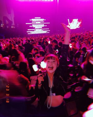 Lin Hana Instagram - 人生圓滿惹💗💗💗💗💗
雞皮疙瘩加眼淚忍不住尖叫聲最大大大大！
但票價跟看到人的大小
跟台北的自助餐一樣
吃一個寂寞
吃完好空虛🥲🥲🥲
明天好想再看一場RRRR

#子珊穿搭
外套裙子 @space.picnic 
內衣 @calvinklein 
指甲 @molanail 
我愛珍妮我愛珍妮我愛珍妮 @jennierubyjane  我愛珍妮我愛珍妮๑⃙⃘´༥`๑⃙⃘๑⃙⃘´༥`๑⃙⃘๑⃙⃘´༥`๑⃙⃘๑⃙⃘´༥`๑⃙⃘๑⃙⃘´༥`๑⃙⃘๑⃙⃘´༥`๑⃙⃘。° 。🎀🌹🎀・。° 。🎀🌹🎀・。° 。🎀🌹🎀・。° 。💙 ⋰ 💙 ⋱ 💙⋰ 💙 ⋱ 💙(✌︎ -͈᷅‎ ⌄ -͈᷄) ﾃﾞｷﾀ♡⃛

#ootdfashion#style#穿搭日常分享
#ootd#wiwt#ootdfashion#穿搭日常