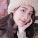 Lin Chenyi Instagram - 在日本的時候，被苡萱的相機燒到～ 回到台灣後，立馬下單一台！ 真是～拍起來就跟我最近的心情一樣美美的☀️🥰 #ootd 上衣👉🏻 @salut__official #膝蓋一堆瘀青都是滑雪摔的 #就算這樣也還是很愛滑雪 #ricoh #life #camera