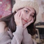Lin Chenyi Instagram - 在日本的時候，被苡萱的相機燒到～ 回到台灣後，立馬下單一台！ 真是～拍起來就跟我最近的心情一樣美美的☀️🥰 #ootd 上衣👉🏻 @salut__official #膝蓋一堆瘀青都是滑雪摔的 #就算這樣也還是很愛滑雪 #ricoh #life #camera