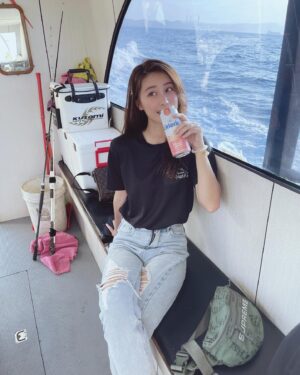 Lin Chenyi Instagram - 亦起出來玩！
今天小搞搞一下，大白帶我來惹～～

#fishing #youtube #igdaily #亦起出來玩T