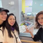 Lin Chenyi Instagram - 今天好開心！ 終於跟沛恩姊看到我們的乾女兒Hania了， 雖然只能隔著玻璃看，還是讓人覺得很感動， 恭喜姊姊終於實現夢想，成為人母～ 善良的你，不用想就知道未來一定是個好媽媽🥰🥰 霓霓趕快長大啊～乾媽超期待能抱妳的那天到來！